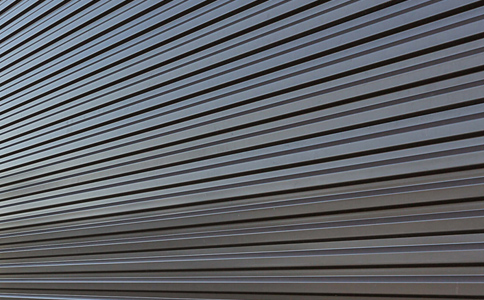 哪些因素會造成外墻板老化？